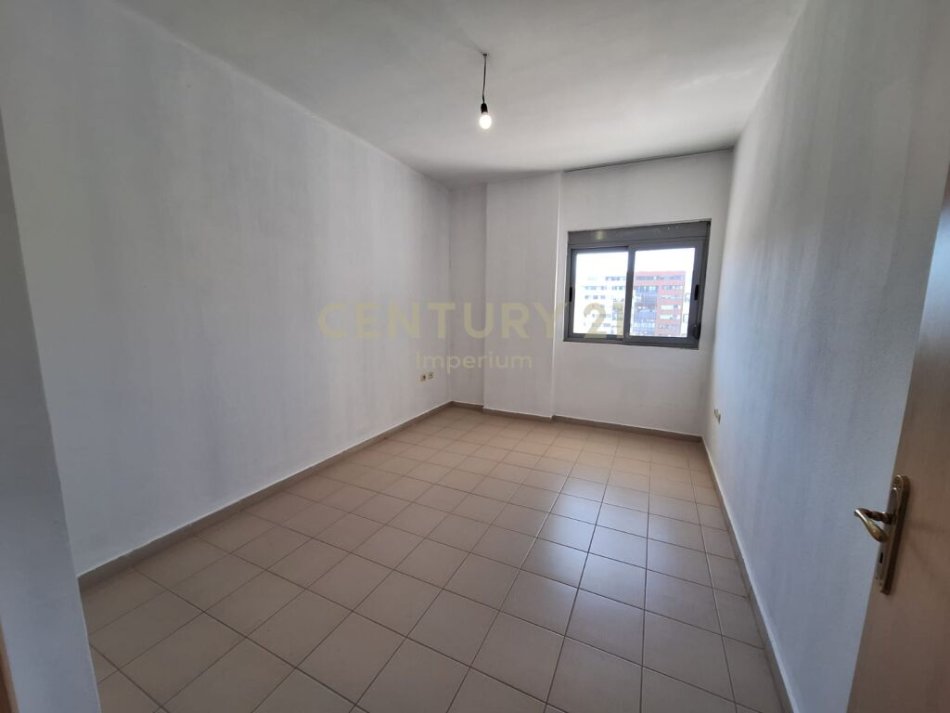 Tirane, shitet apartament 2+1+Ballkon Kati 5, 106 m² 115.000 € (ne zonen e Astirit, prane bulevardit Migjeni)