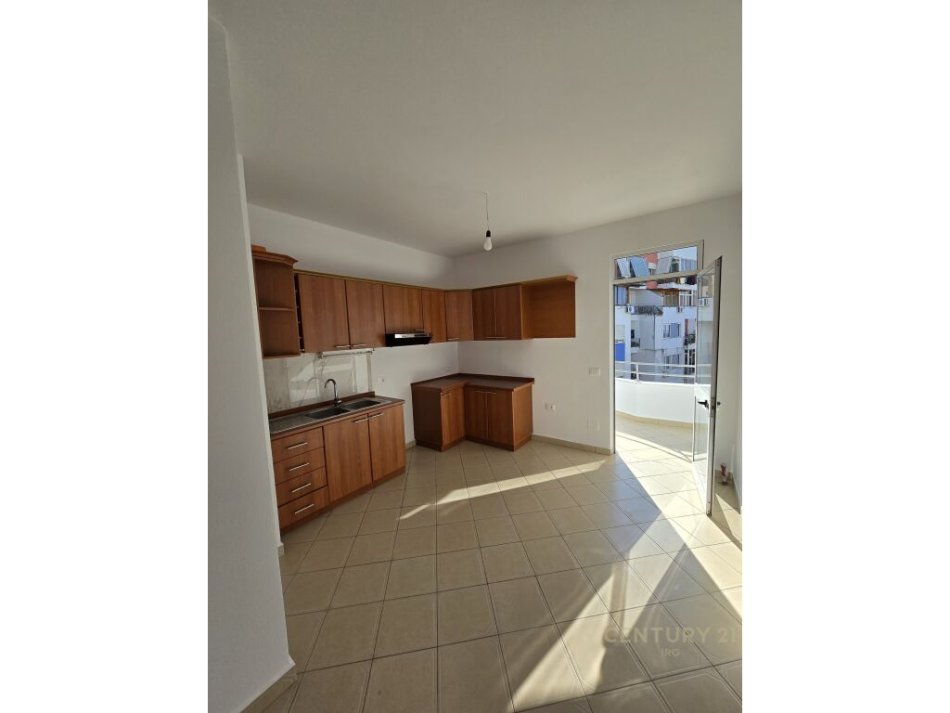 Tirane, shitet apartament 3+1+Ballkon Kati 4, 115 m² 129.000 € (ne Fresk)