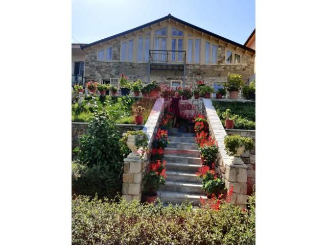 Tirane, jepet me qera Vile Kati 2, 140 m² 1.000 Euro (Surrel)