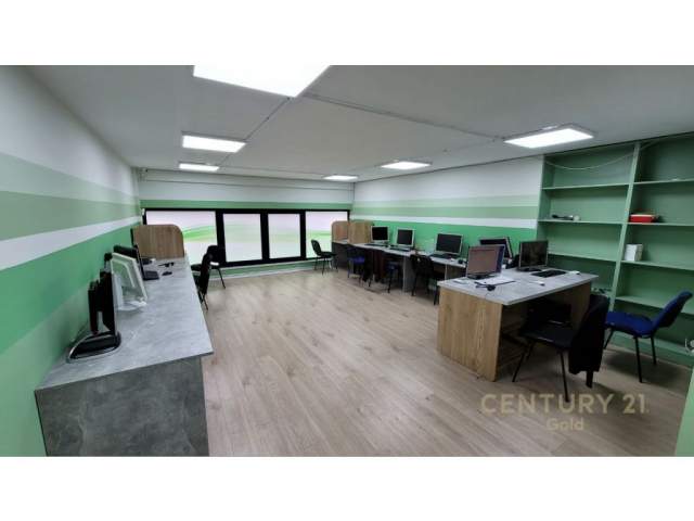 Tirane, jepet me qera zyre Kati 1, 560 m² 7.000 Euro (9 kateshet)