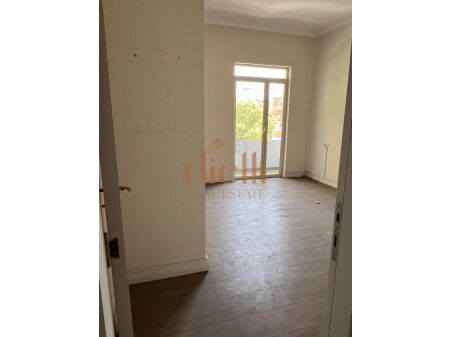 Tirane, jepet me qera apartament 2+1+Ballkon Kati 3, 90 m² 1000 € (Bllok)