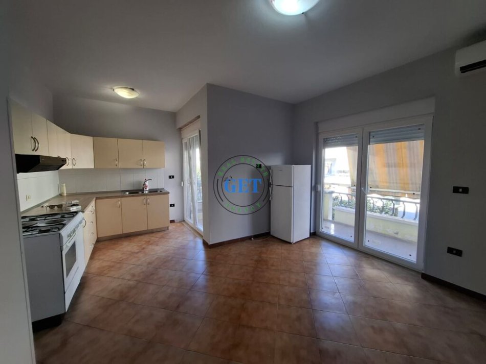 Durres, jepet me qera apartament 1+1 Kati 2, 70 m² 270 € (Muzeumi, Durrres)