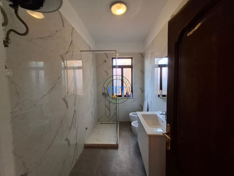 Durres, jepet me qera apartament 1+1 Kati 2, 70 m² 270 € (Muzeumi, Durrres)