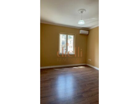 Tirane, jepet me qera apartament 2+1+Ballkon Kati 2, 87 m² 850 € (Bllok)