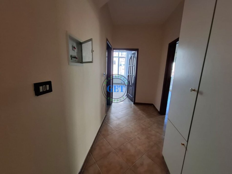 Durres, jepet me qera apartament 1+1 Kati 2, 70 m² 270 € (Muzeumi, Durrres)