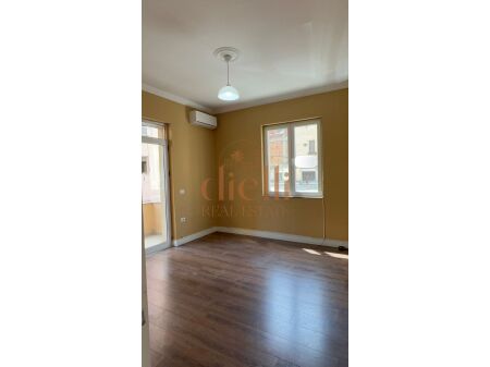Tirane, jepet me qera apartament 2+1+Ballkon Kati 2, 87 m² 850 € (Bllok)