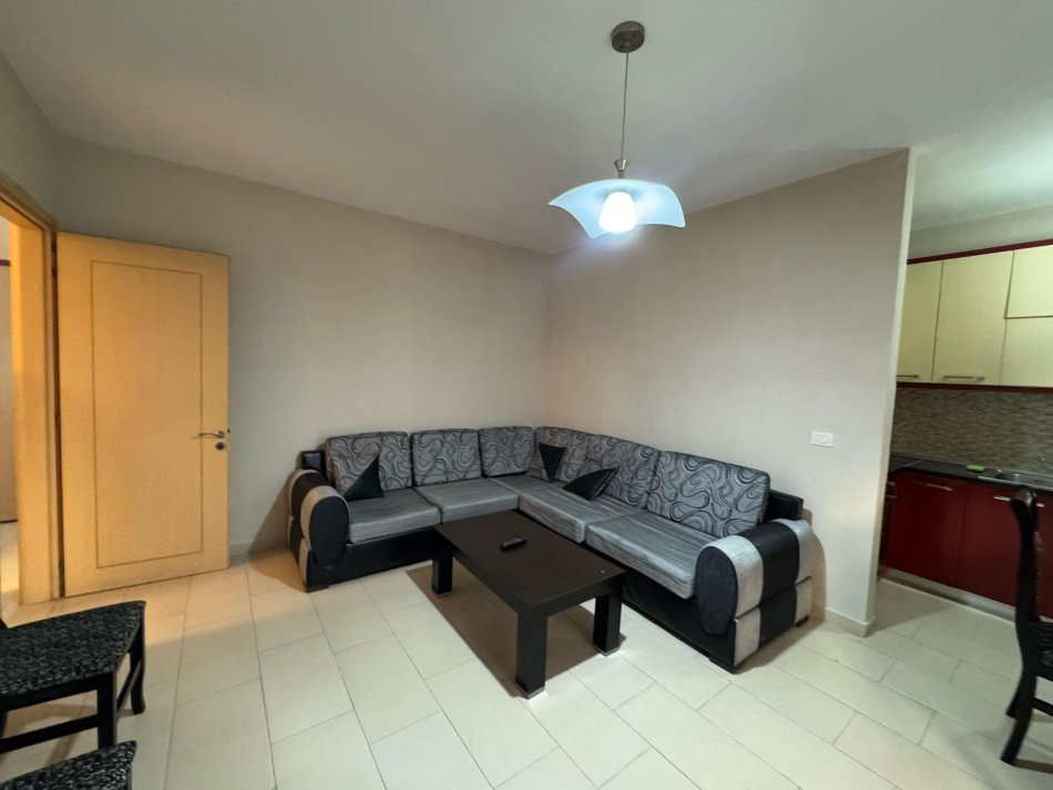 Tirane, jepet me qera apartament 2+1 Kati 3, 90 m² 480 € (astir)