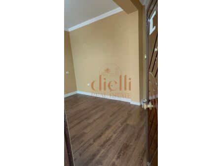 Tirane, jepet me qera apartament 2+1+Ballkon Kati 2, 87 m² 850 € (Bllok)