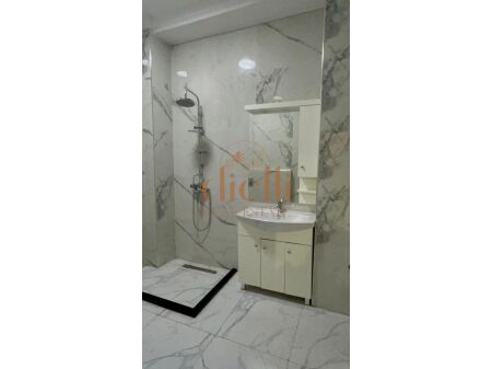 Tirane, jepet me qera apartament 2+1+Ballkon Kati 2, 87 m² 850 € (Bllok)