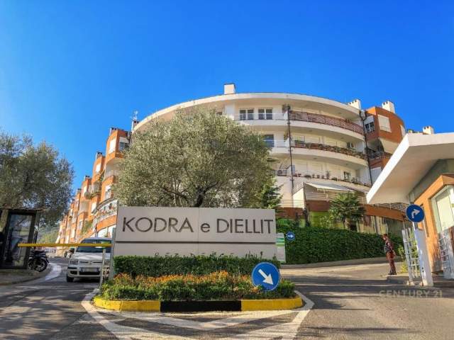 Tirane, jepet me qera Vile 4+1+BLK Kati 1, 760 m² 3.500 Euro