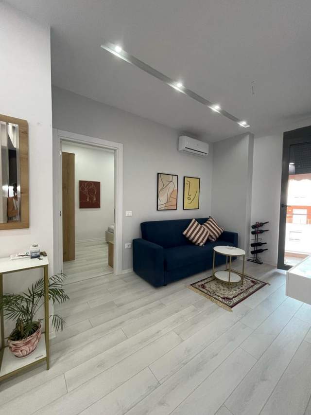Tirane, jepet me qera apartament 1+1+BLK Kati 6, 50 m² 550  (Rruga e Kosovareve)