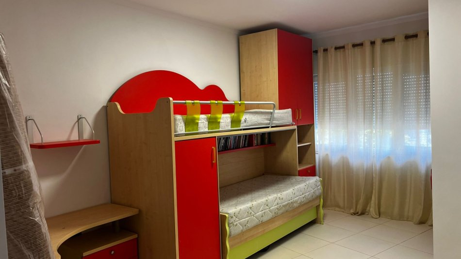 Tirane, jepet me qera apartament 2+1 Kati 3, 97 m² 750 € (Bllok)