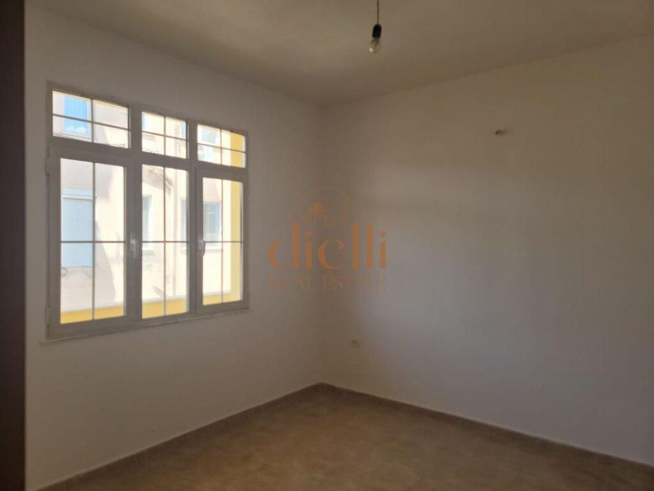 Tirane, shitet 3+1+Ballkon Kati 3, 157 m² 230.000 € (Komuna e Parisit)