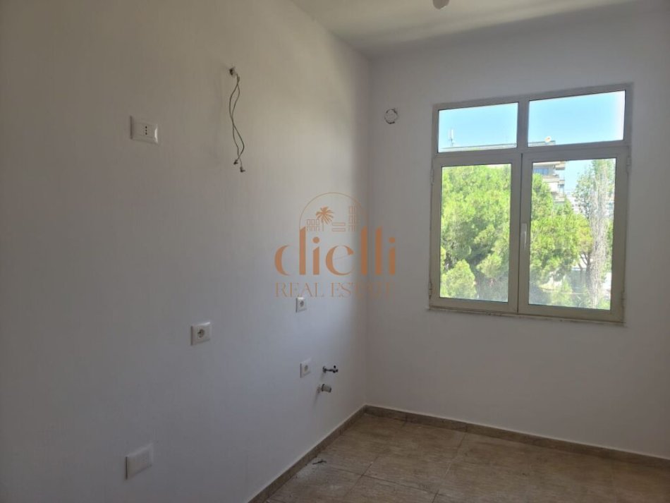 Tirane, shitet 3+1+Ballkon Kati 3, 157 m² 230.000 € (Komuna e Parisit)