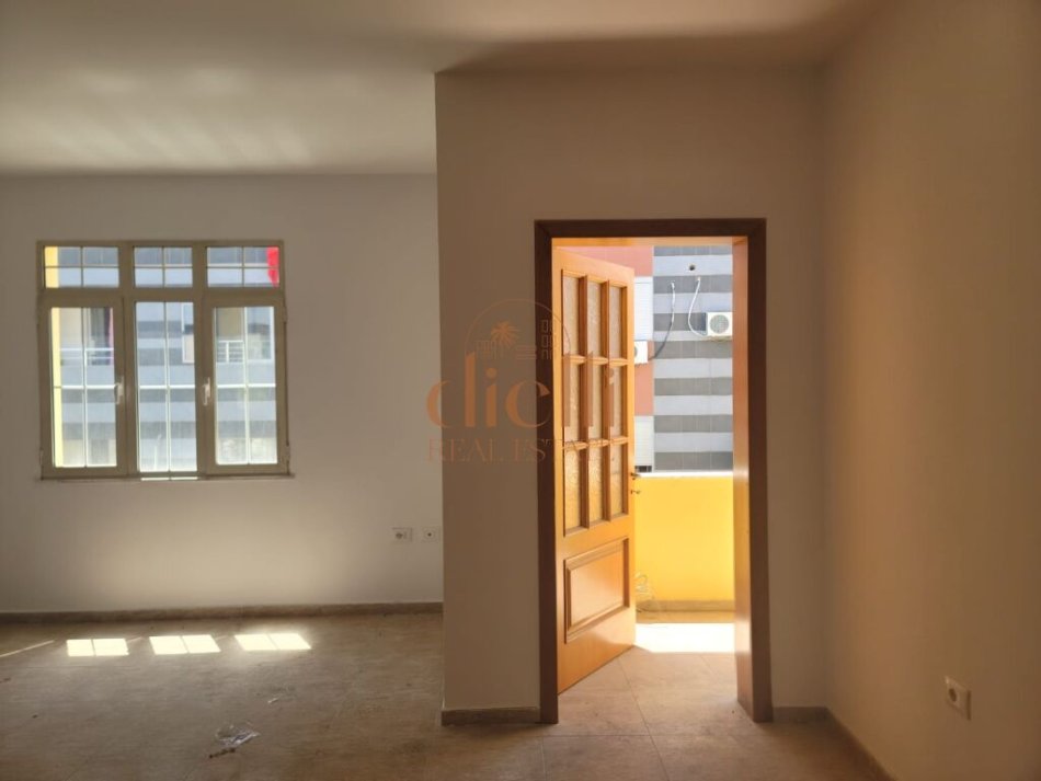 Tirane, shitet 3+1+Ballkon Kati 3, 157 m² 230.000 € (Komuna e Parisit)
