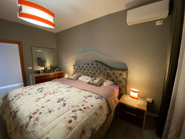 Tirane, jepet me qera apartament 2+1+BLK Kati 9, 130 m² 1.200 Euro (Rruga E Barrikadave)