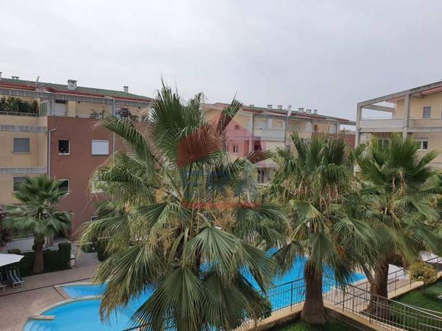 Tirane, jepet me qera apartament 303 m² 1.400 Euro (Sauk)