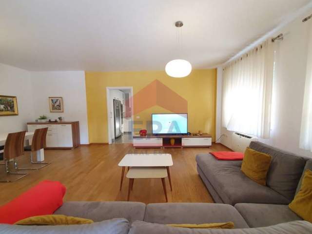 Tirane, jepet me qera apartament 303 m² 1.400 Euro (Sauk)