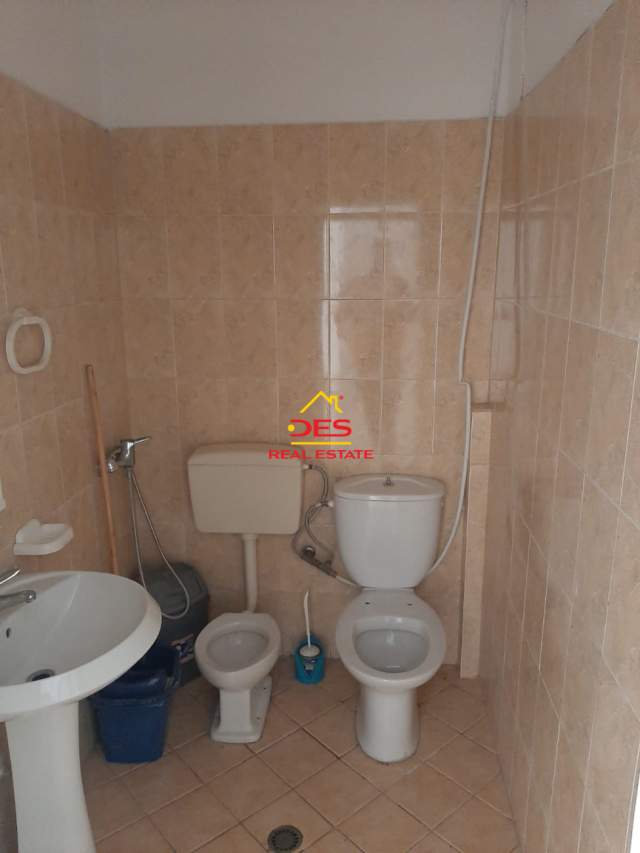 Vlore, jepet me qera ambjent biznesi Kati 2, 100 m² 350 Euro (Rruga Mis Durhan,Vlore)