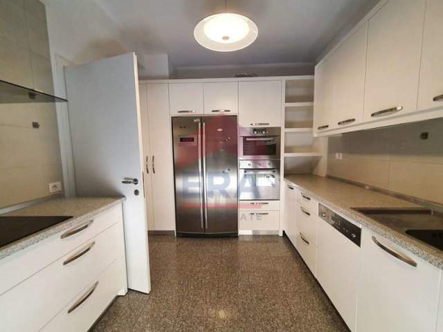 Tirane, jepet me qera apartament 303 m² 1.400 Euro (Sauk)