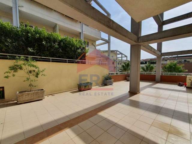 Tirane, jepet me qera apartament 303 m² 1.400 Euro (Sauk)