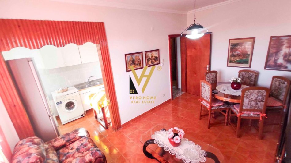 Tirane, jepet me qera apartament 2+1+Ballkon Kati 4, 78 m² 650 € (SHKOLLA E KUQE)