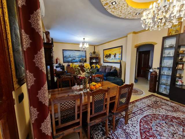 Tirane, shes Vile 3+1+A+BLK, 3 Kate, 280 m² 320.000 Euro (peze e vogel) i diskutushem