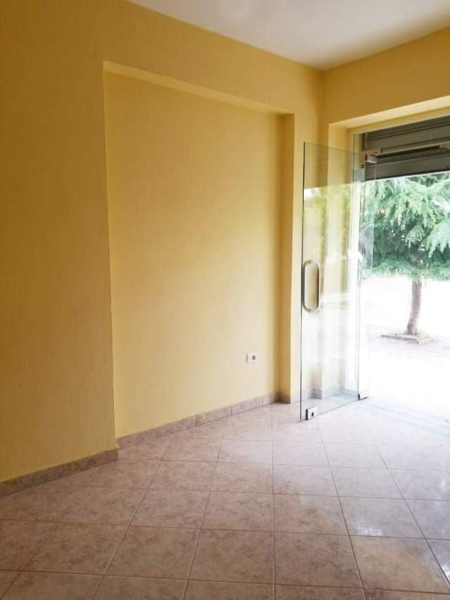 Elbasan, shitet dyqan 60 m² 35.000 Euro