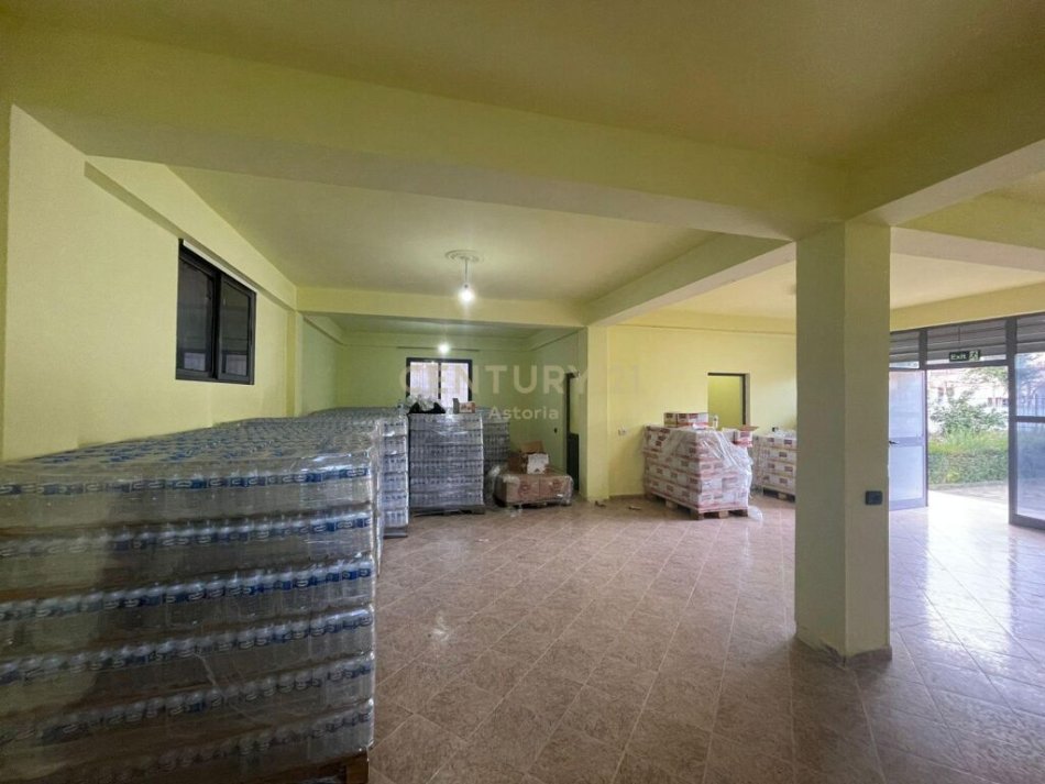 Tirane, jepet me qera ambjent biznesi Kati 0, 110 m² 490 € (AMBIENT PER MAGAZINE ,YZBERISH)