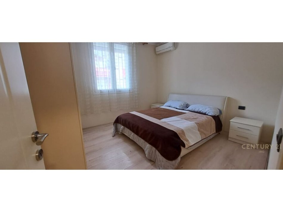Tirane, shitet shtepi 2+1+Aneks Kati 1, 165.000 € (shtepi private 2+1+2, prane rruges se Kavajes, tek Raiffeisen Bank.)