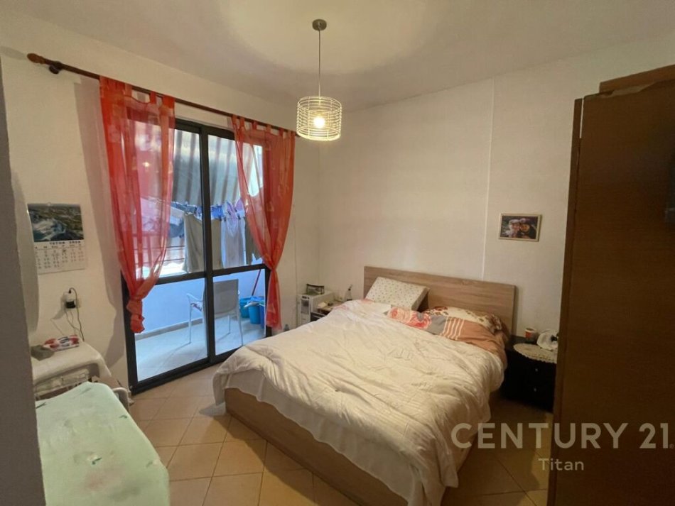 Tirane, shitet apartament 3+1+Ballkon Kati 5, 96 m² 120.000 € (ne Yzberish shume prane Nela 6.)
