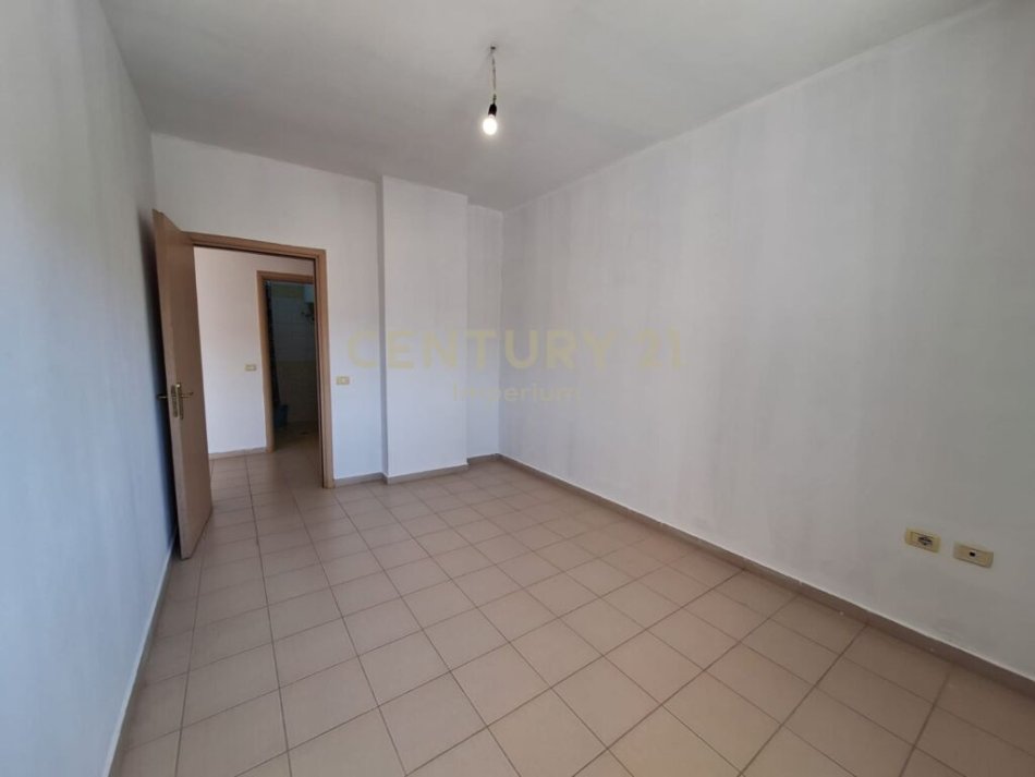 Tirane, shitet apartament 2+1+Ballkon Kati 5, 106 m² 115.000 € (ne zonen e Astirit, prane bulevardit Migjeni)