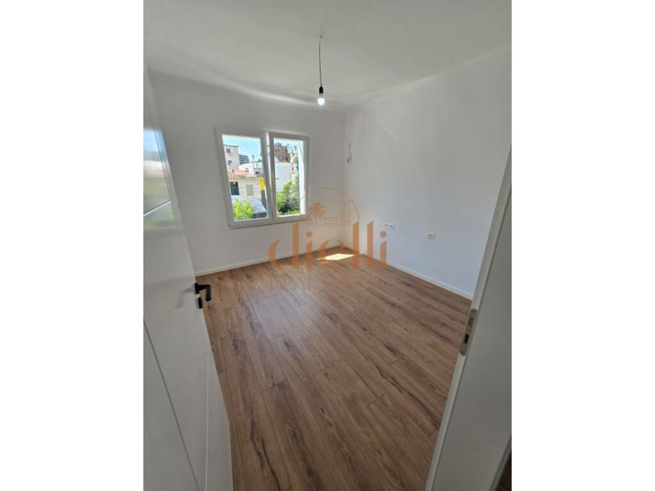 Tirane, shitet apartament 2+1+Ballkon Kati 3, 73 m² 173.000 € (Ambasada Amerikane)