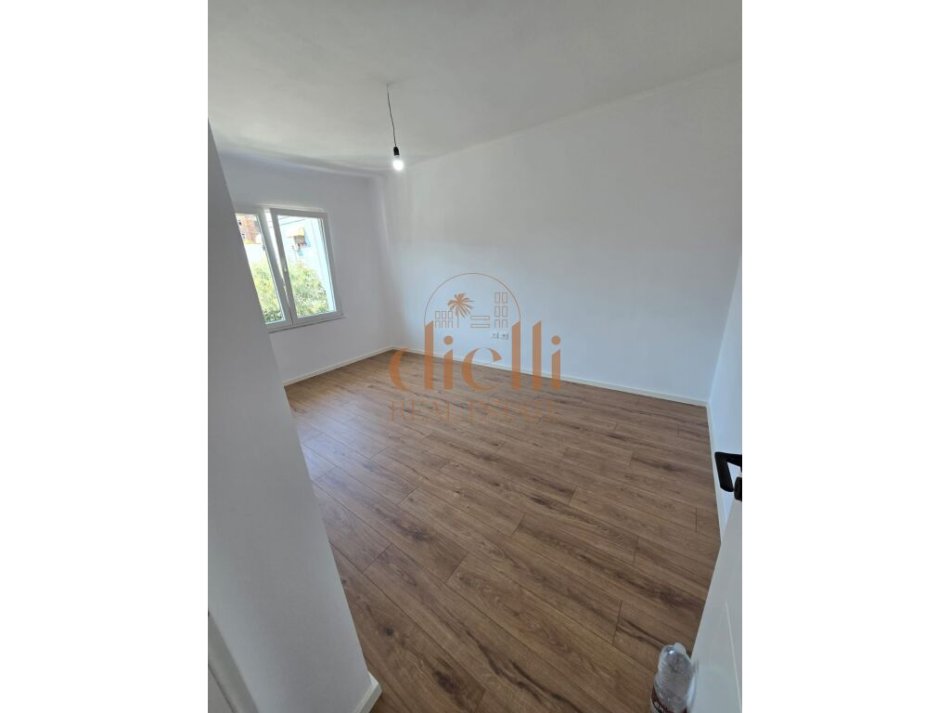 Tirane, shitet apartament 2+1+Ballkon Kati 3, 73 m² 173.000 € (Ambasada Amerikane)