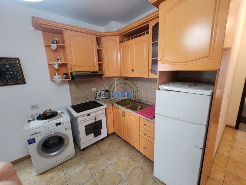 Durres, jepet me qera apartament 1+1 Kati 4, 60 m² 250 € (Shkembi i Kavajes, Durrës)