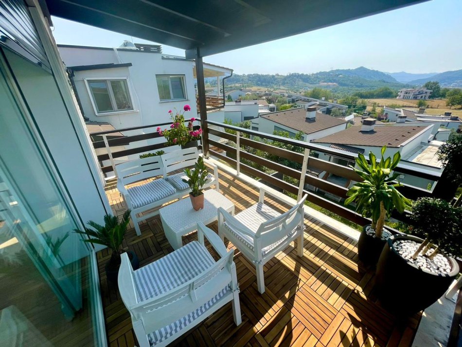 Tirane, jepet me qera apartament 2+1+Ballkon Kati 2, 130 m² 1.400 € (Long Hill Residence)