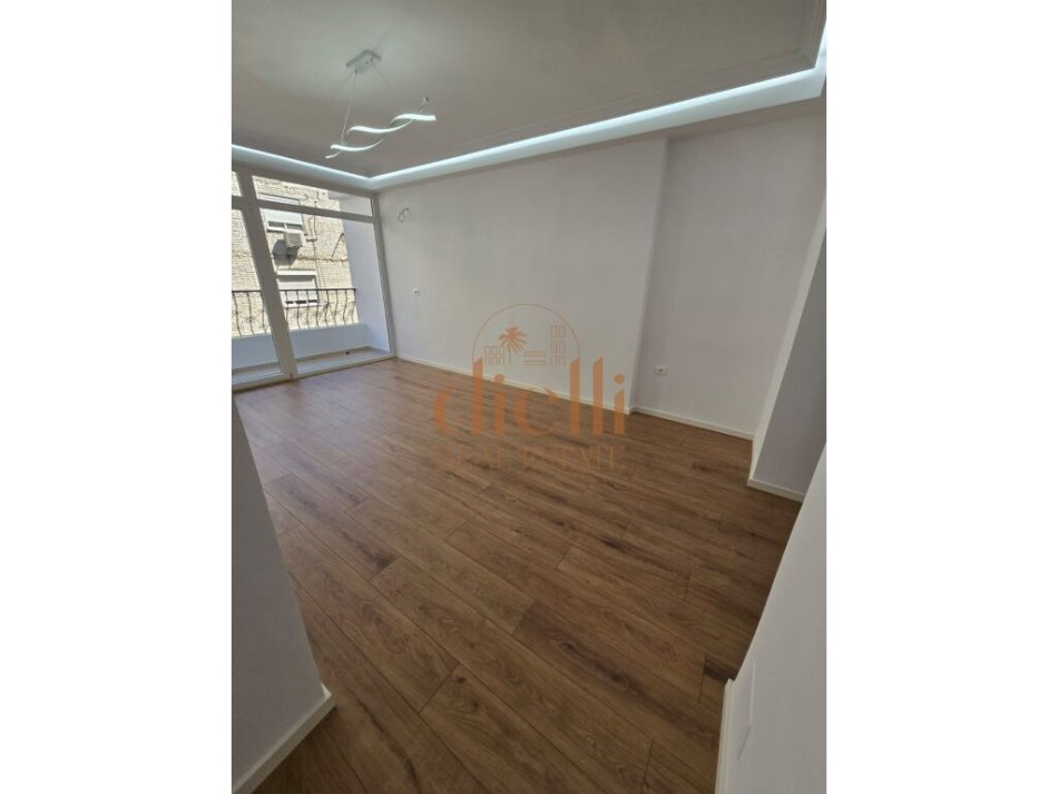 Tirane, shitet apartament 2+1+Ballkon Kati 3, 71 m² 160.000 € (Ambasada Amerikane)