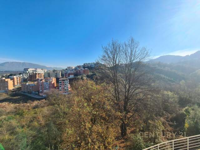 Tirane, jepet me qera apartament 700 Euro (kodra e diellit)