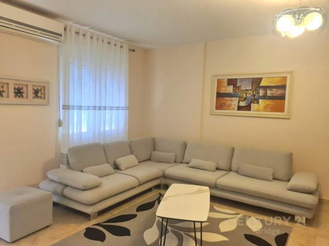 Tirane, jepet me qera apartament 700 Euro (kodra e diellit)
