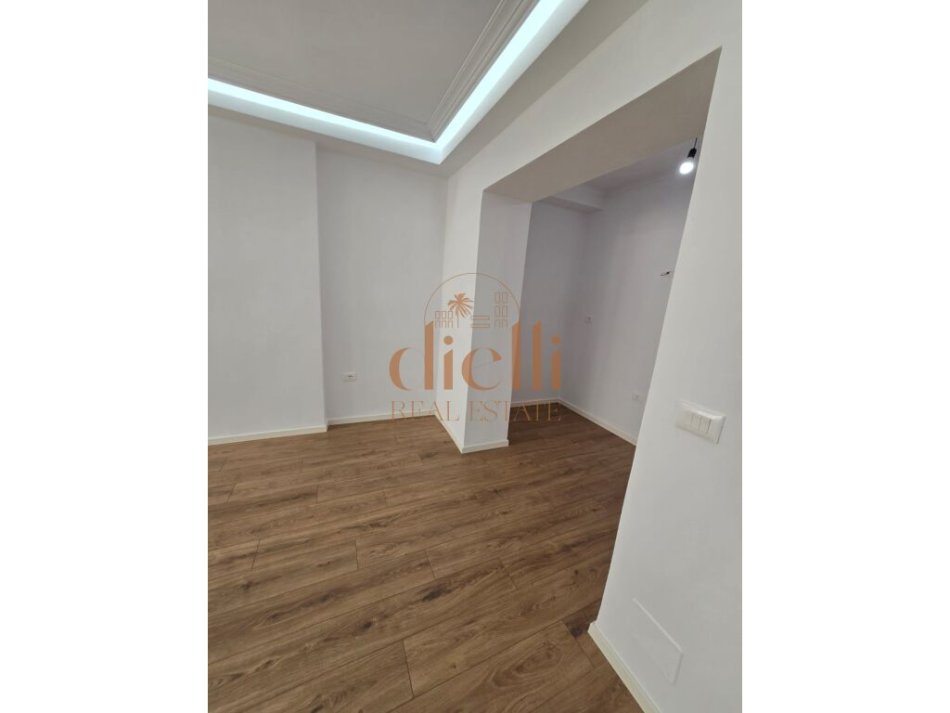 Tirane, shitet apartament 2+1+Ballkon Kati 3, 71 m² 160.000 € (Ambasada Amerikane)