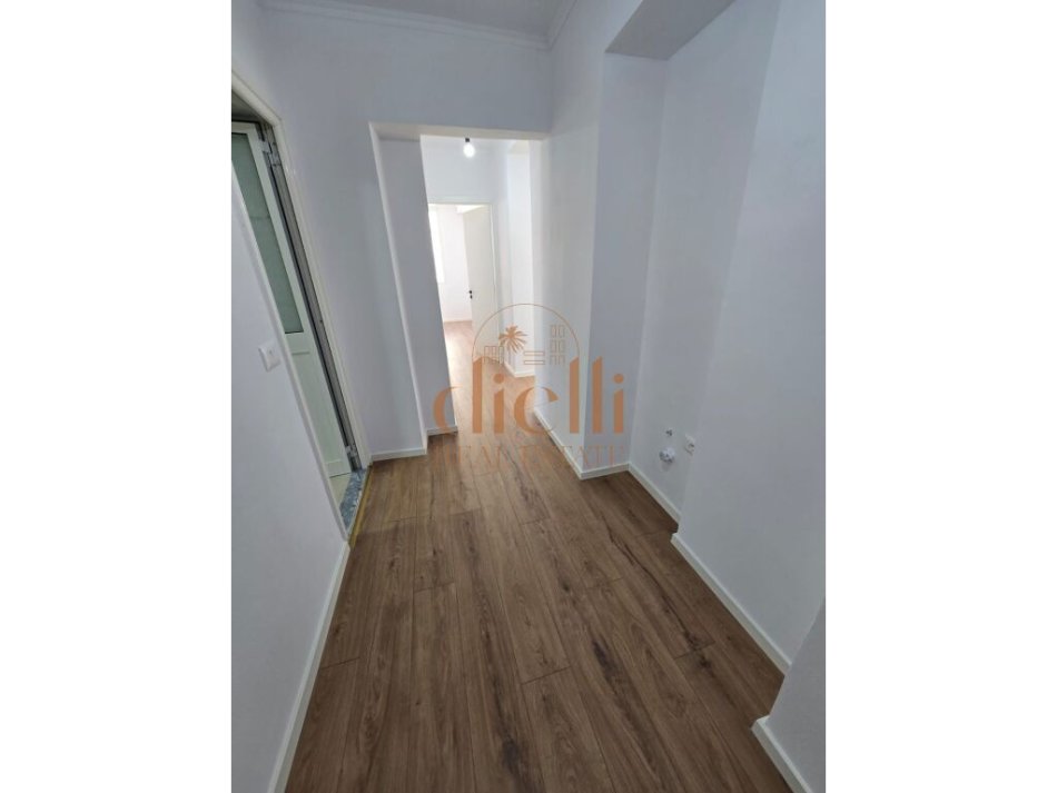 Tirane, shitet apartament 2+1+Ballkon Kati 3, 71 m² 160.000 € (Ambasada Amerikane)