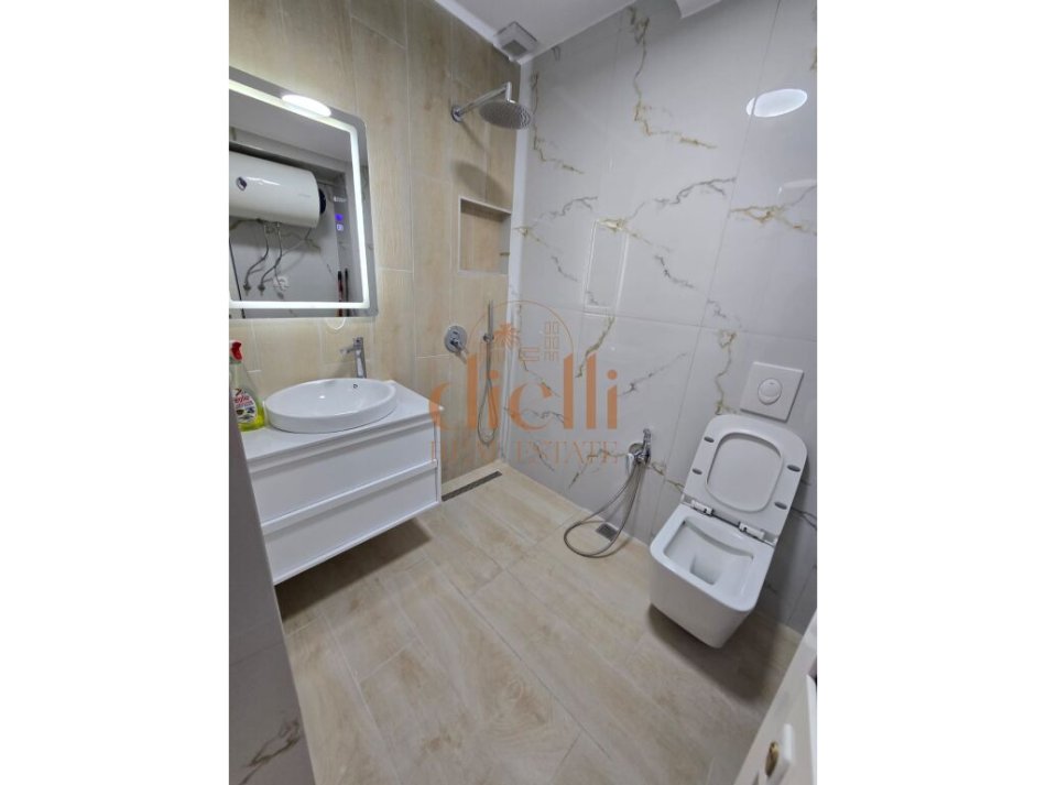 Tirane, shitet apartament 2+1+Ballkon Kati 3, 71 m² 160.000 € (Ambasada Amerikane)