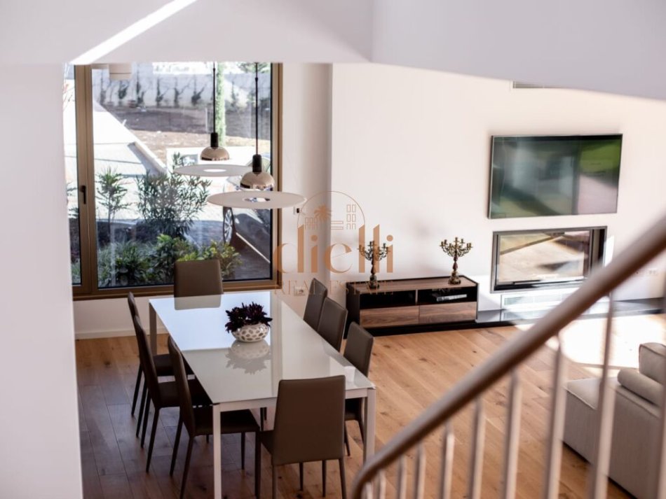 Tirane, shitet Vile 3+1+Aneks+Ballkon Kati 3, 403 m² 950.000 € (Mjulle-Bathore)