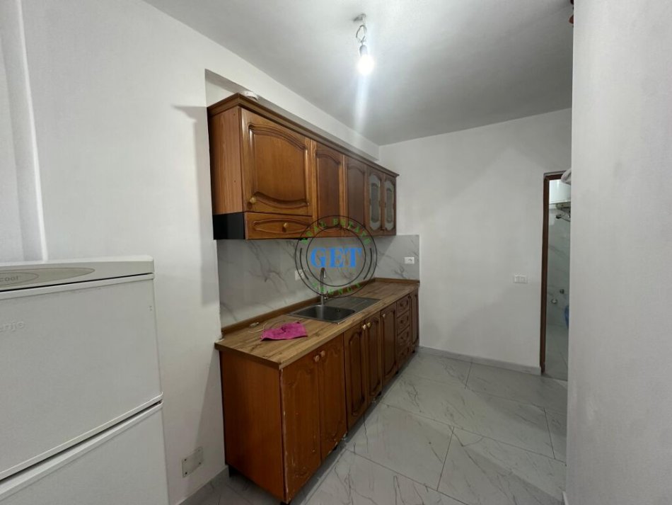 Durres, jepet me qera apartament 2+1 Kati 1, 300 € (Shkozet, Durrës)