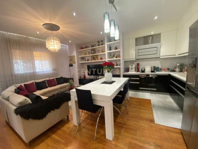 Tirane, shitet apartament Kati 4, 105 m² 190.000 Euro (Rruga e Kosovareve)