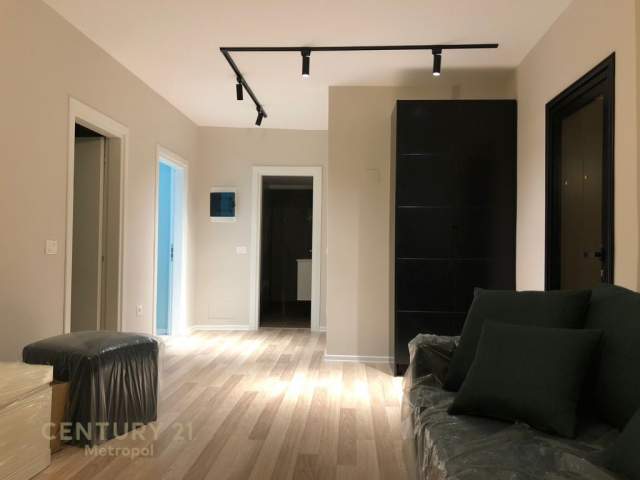 Shqiperi, jepet me qera apartament 2+1 Kati 2, 92 m² 800 Euro (MYSLYM SHYR)