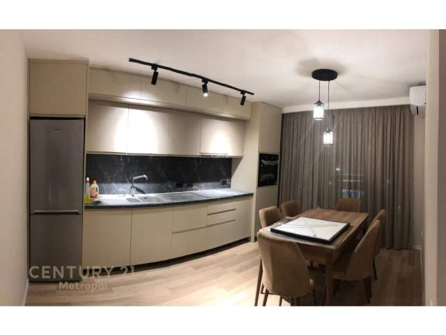 Shqiperi, jepet me qera apartament 2+1 Kati 2, 92 m² 800 Euro (MYSLYM SHYR)