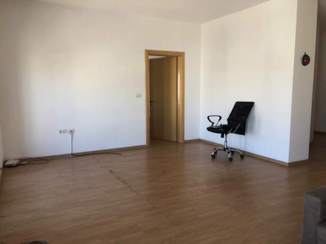 Tirane, jepet me qera apartament 4+1+BLK Kati 7, 200 m² 800 Euro (Rruga Artan Lenja)