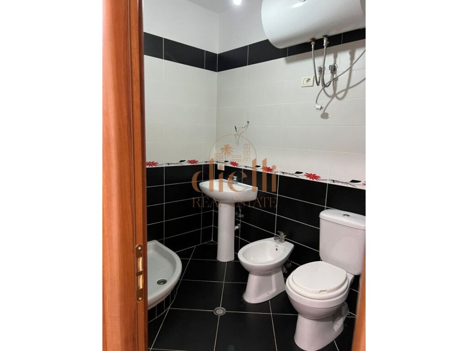 Tirane, shitet apartament 2+1+Aneks+Ballkon Kati 6, 116 m² 157.000 € (Astir)
