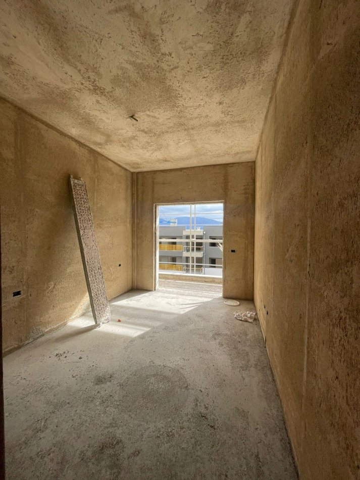 Shitet, Apartament 2+1+2, Rezidenca Aura, Laprakë, Tiranë